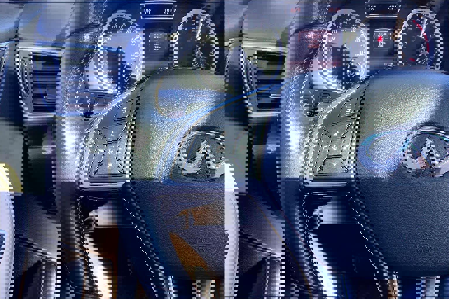 Used 2018 INFINITI QX30 Premium w/ Cargo Package image 23