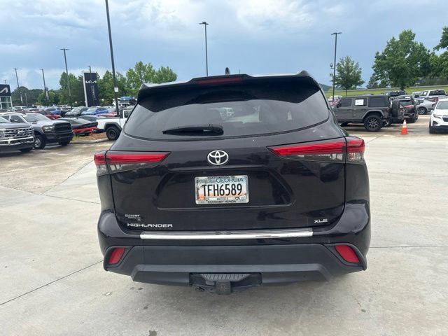 Used 2021 Toyota Highlander XLE FWD image 16