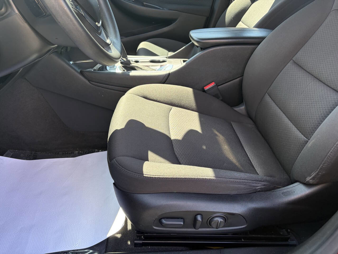 Used 2018 Chevrolet Malibu LT FWD image 12
