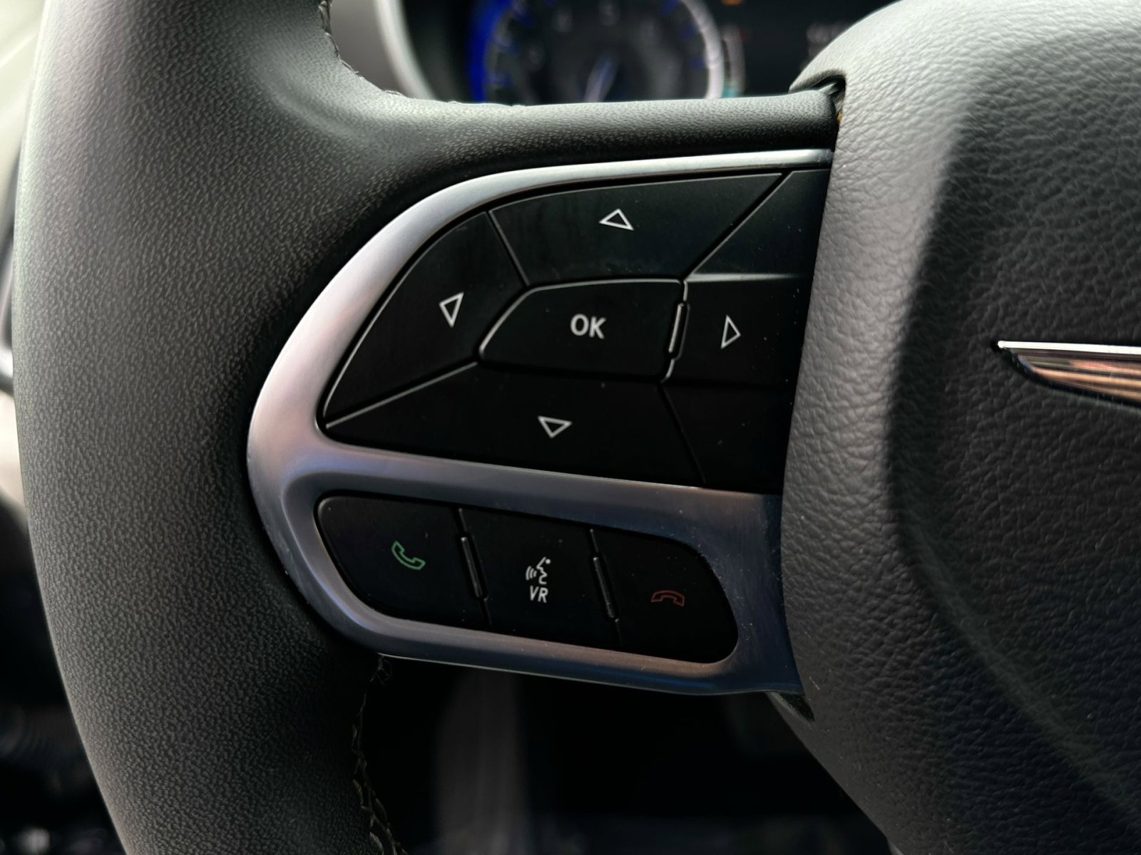 Used 2023 Chrysler Pacifica Touring-L image 20