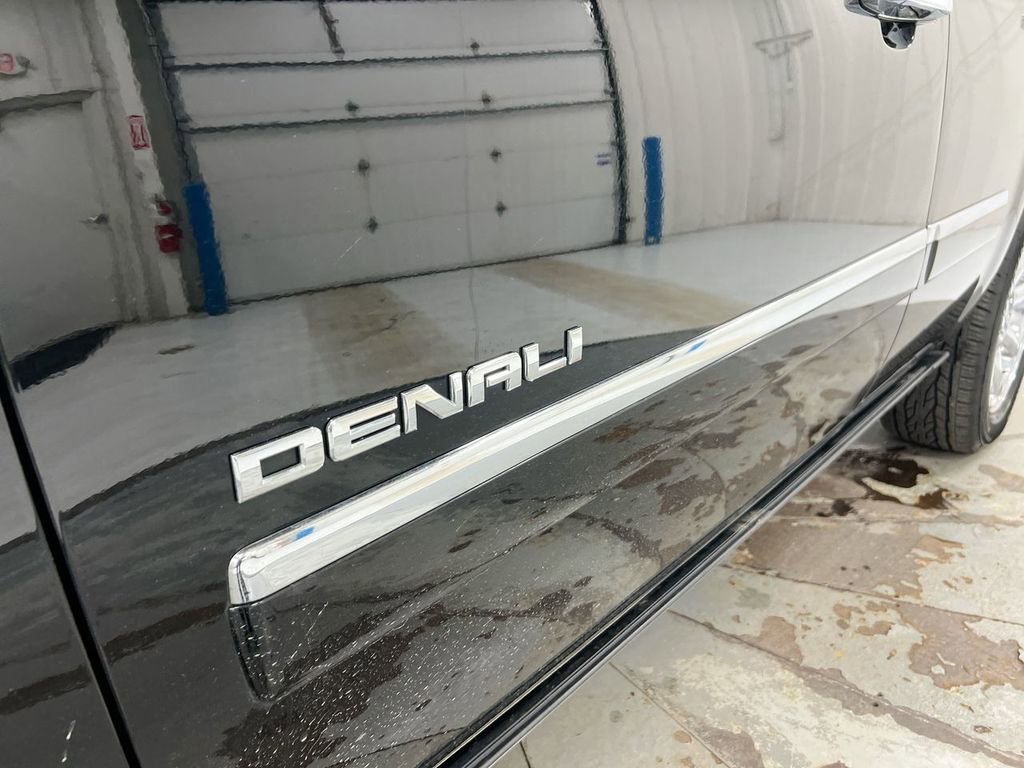 Used 2011 GMC Yukon Denali image 27