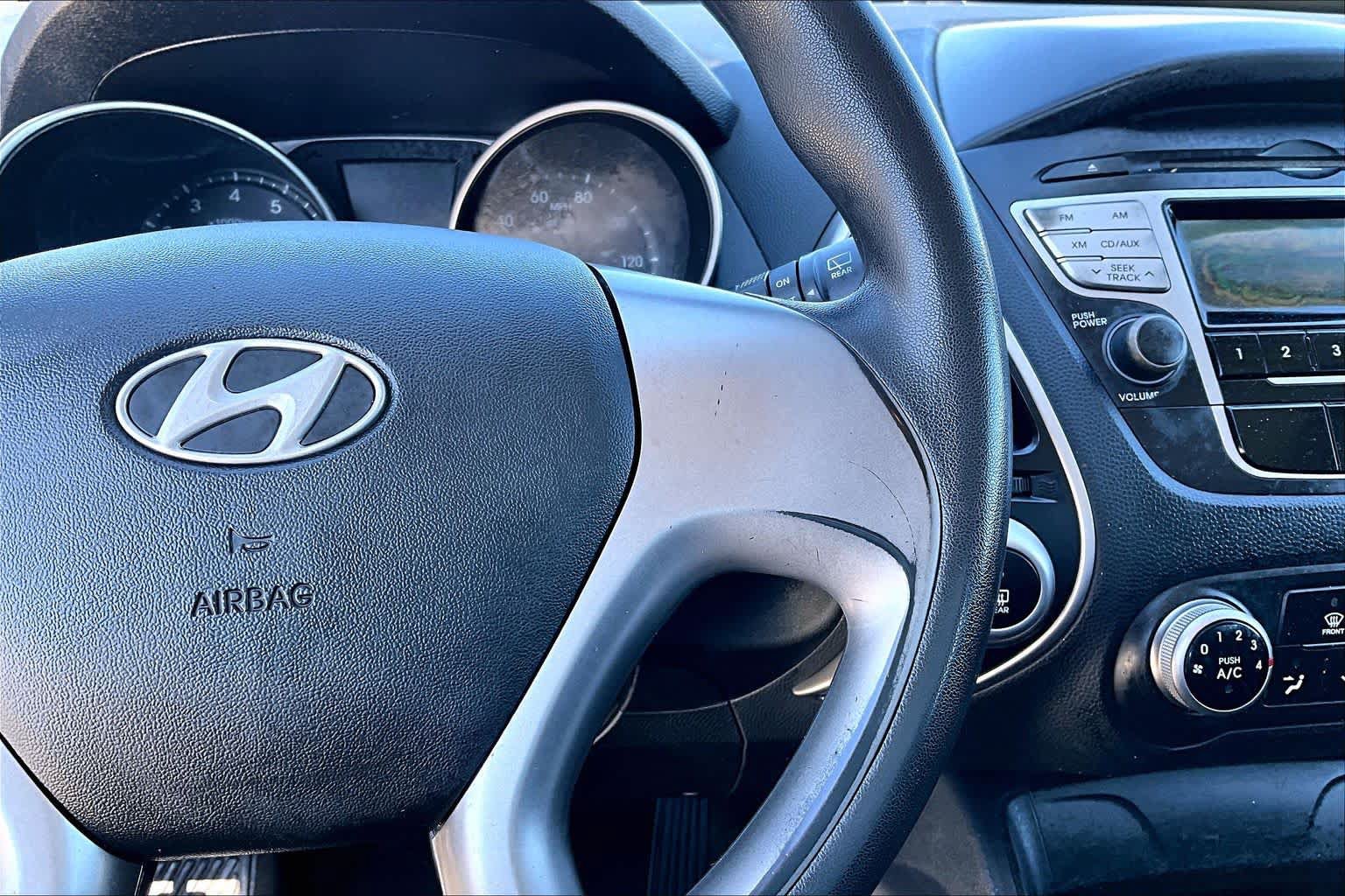 Used 2010 Hyundai Tucson GLS FWD image 24