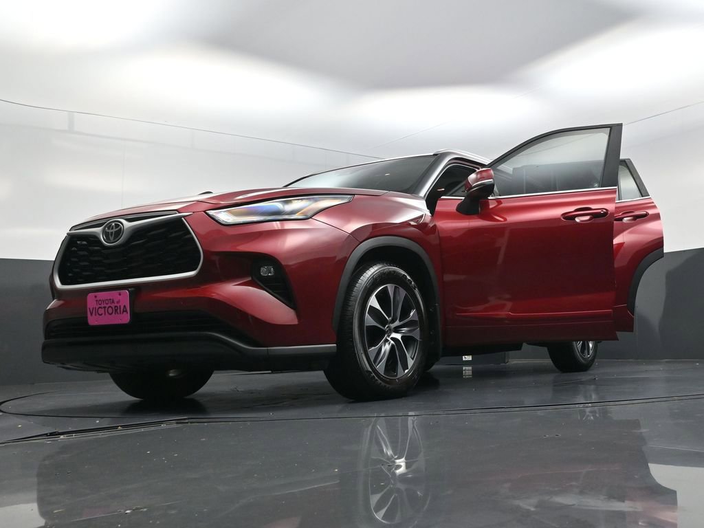 Used 2023 Toyota Highlander XLE image 26