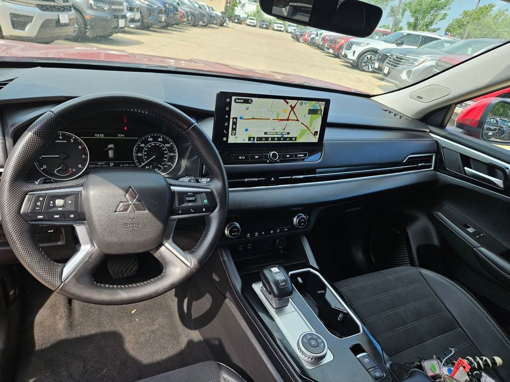 Used 2025 Mitsubishi Outlander SE FWD image 16