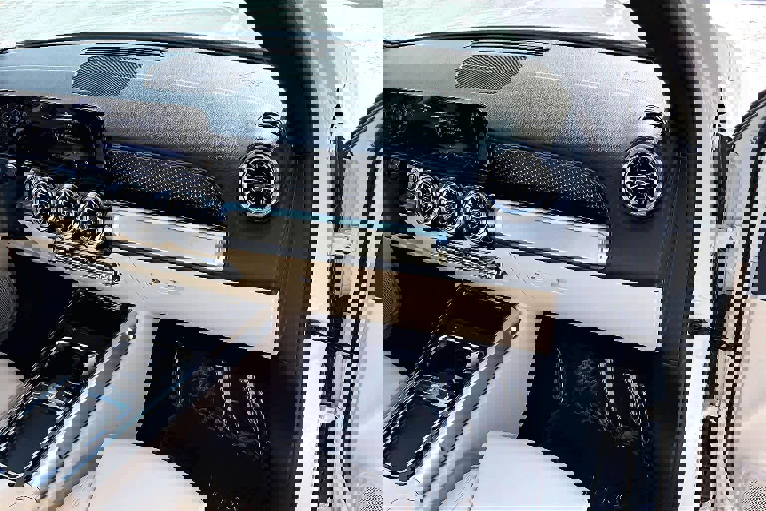 Used 2025 Mercedes-Benz GLB 250 image 18