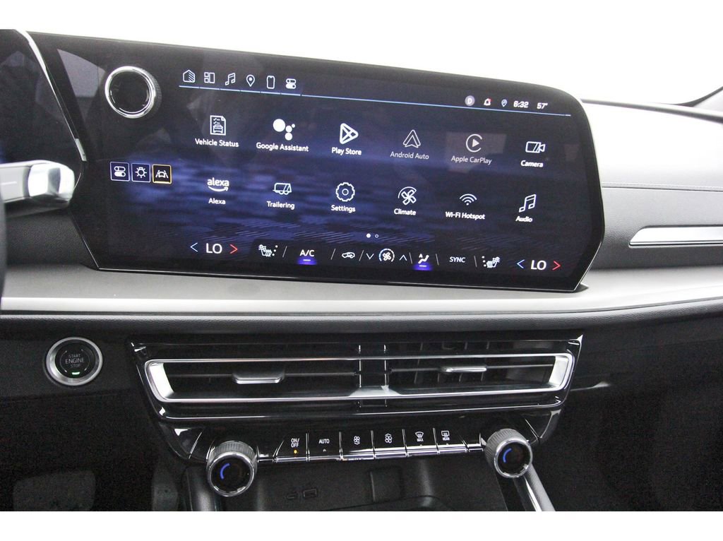 Used 2025 Chevrolet Traverse LT image 22