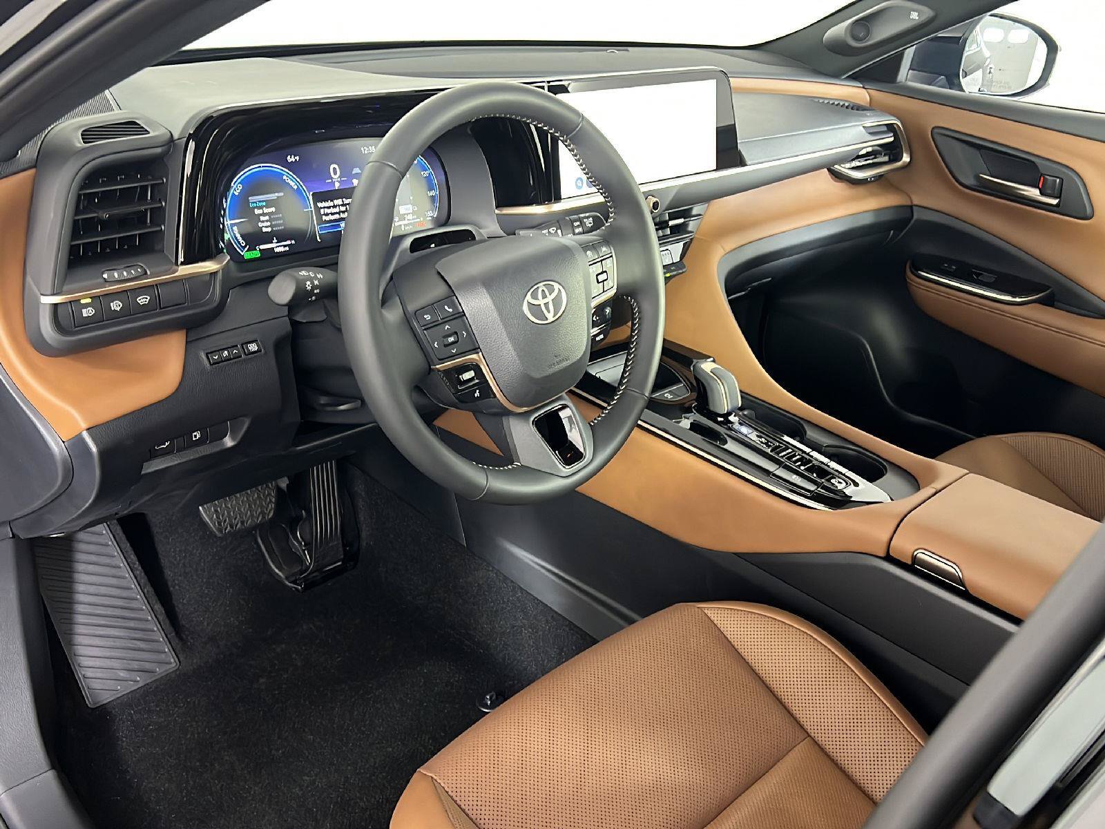 Used 2026 Toyota Crown Signia w/ Advanced Technology Package AWD/4WD image 2