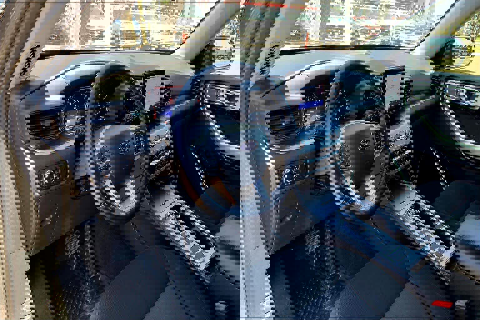 Used 2022 Ford Explorer XLT image 18