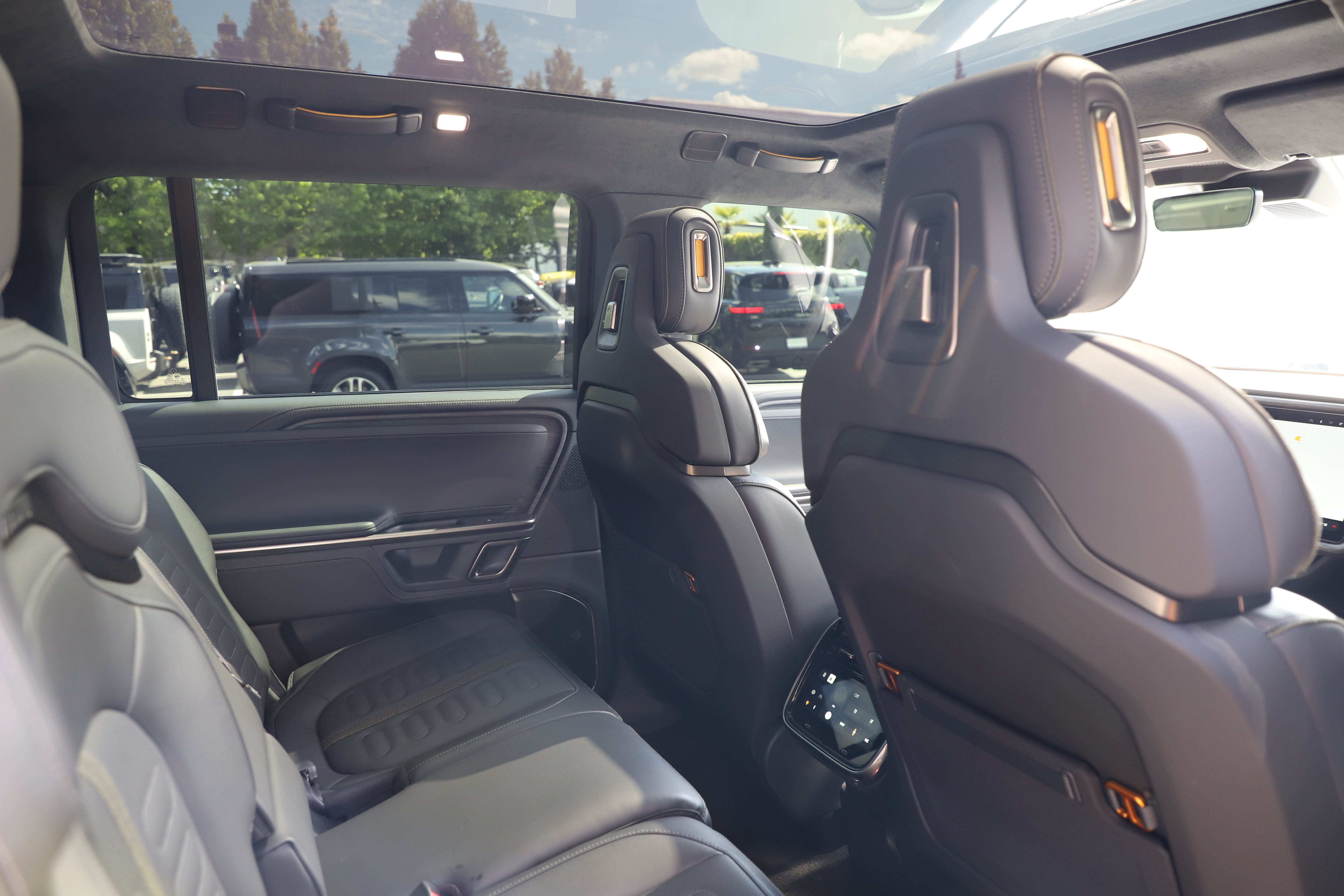 Used 2024 Rivian R1S Adventure AWD/4WD image 14