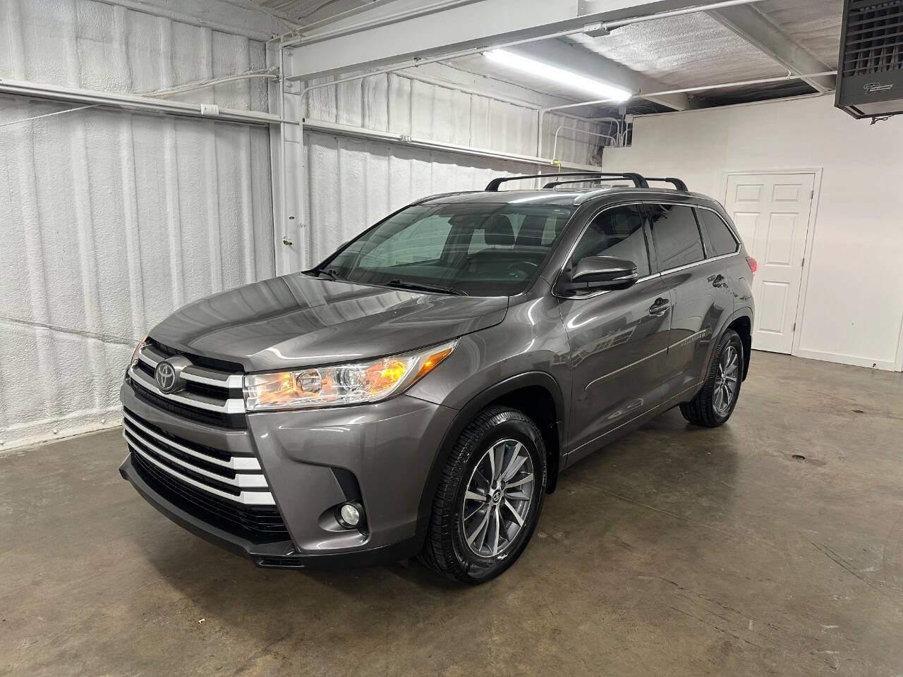 Used 2018 Toyota Highlander XLE image 1