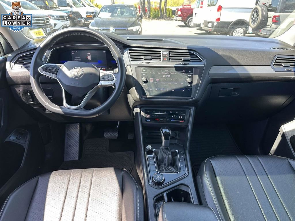 Used 2022 Volkswagen Tiguan SE w/ Panoramic Sunroof Package AWD/4WD image 12