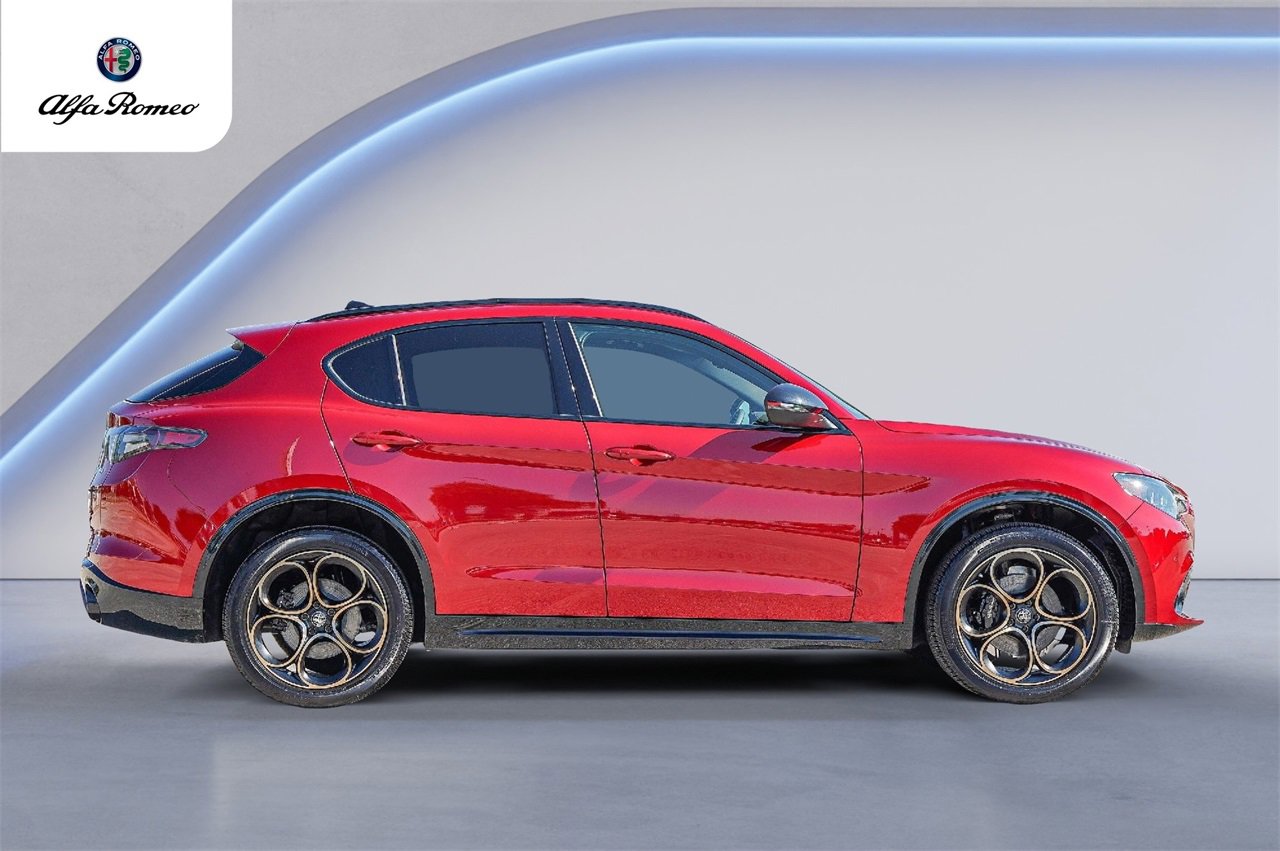 New 2025 Alfa Romeo Stelvio Sprint image 4