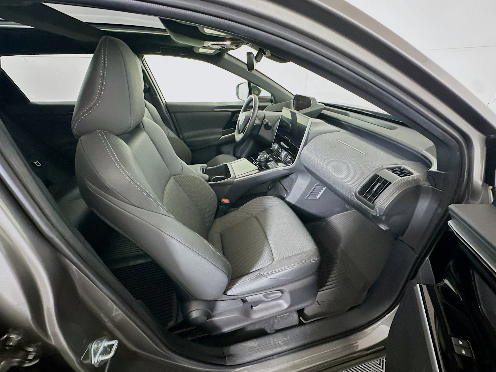 Used 2023 Toyota bZ4X XLE AWD/4WD image 33