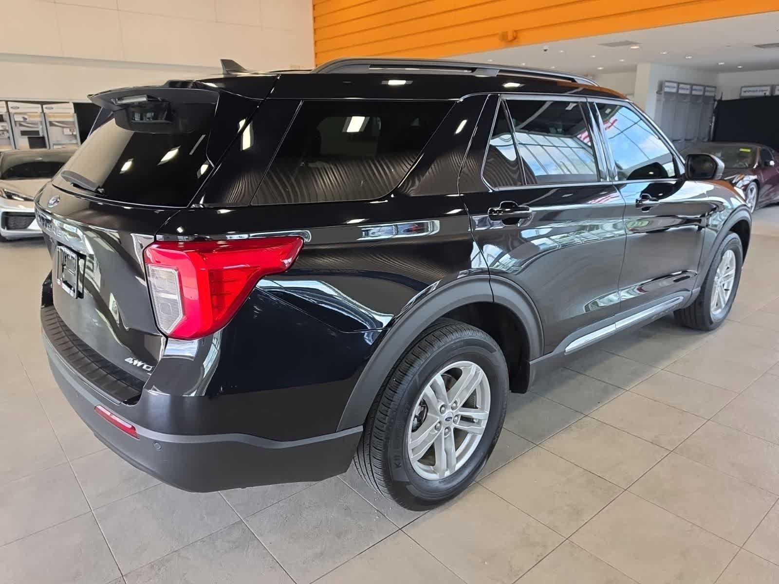 Used 2024 Ford Explorer XLT AWD/4WD image 7