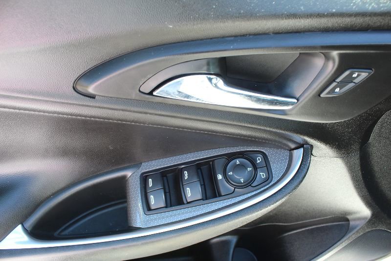 Used 2020 Chevrolet Malibu LT w/ Leather Package image 8