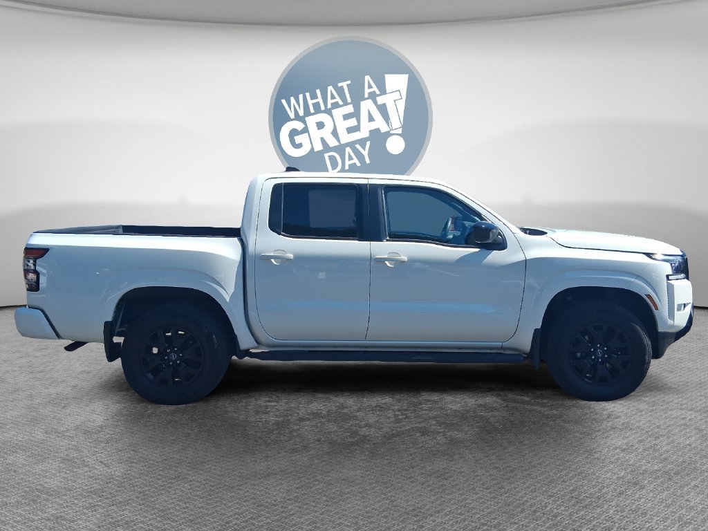 Used 2023 Nissan Frontier SV w/ Midnight Edition Package AWD/4WD image 2