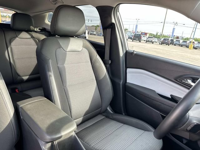 Used 2025 Chevrolet Trax LT w/ LT Convenience Package FWD image 28