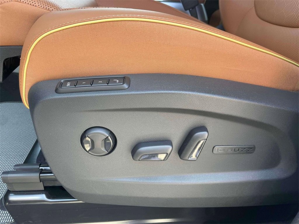 New 2025 Volkswagen ID. Buzz Pro S image 19