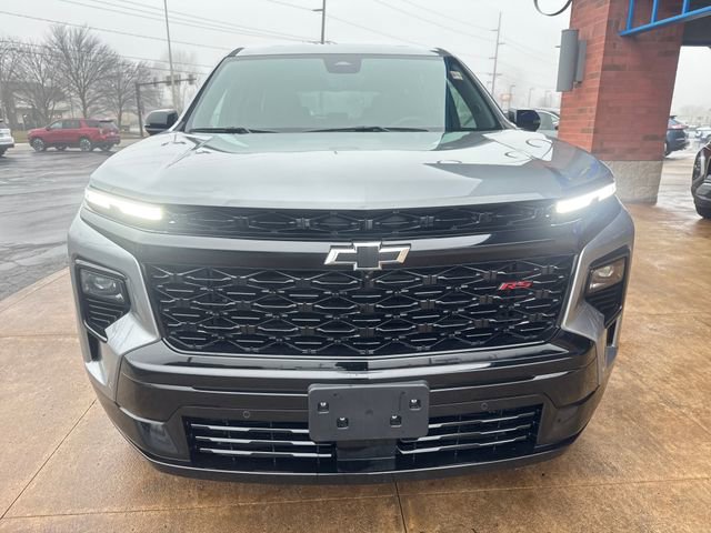 Used 2025 Chevrolet Traverse RS image 3