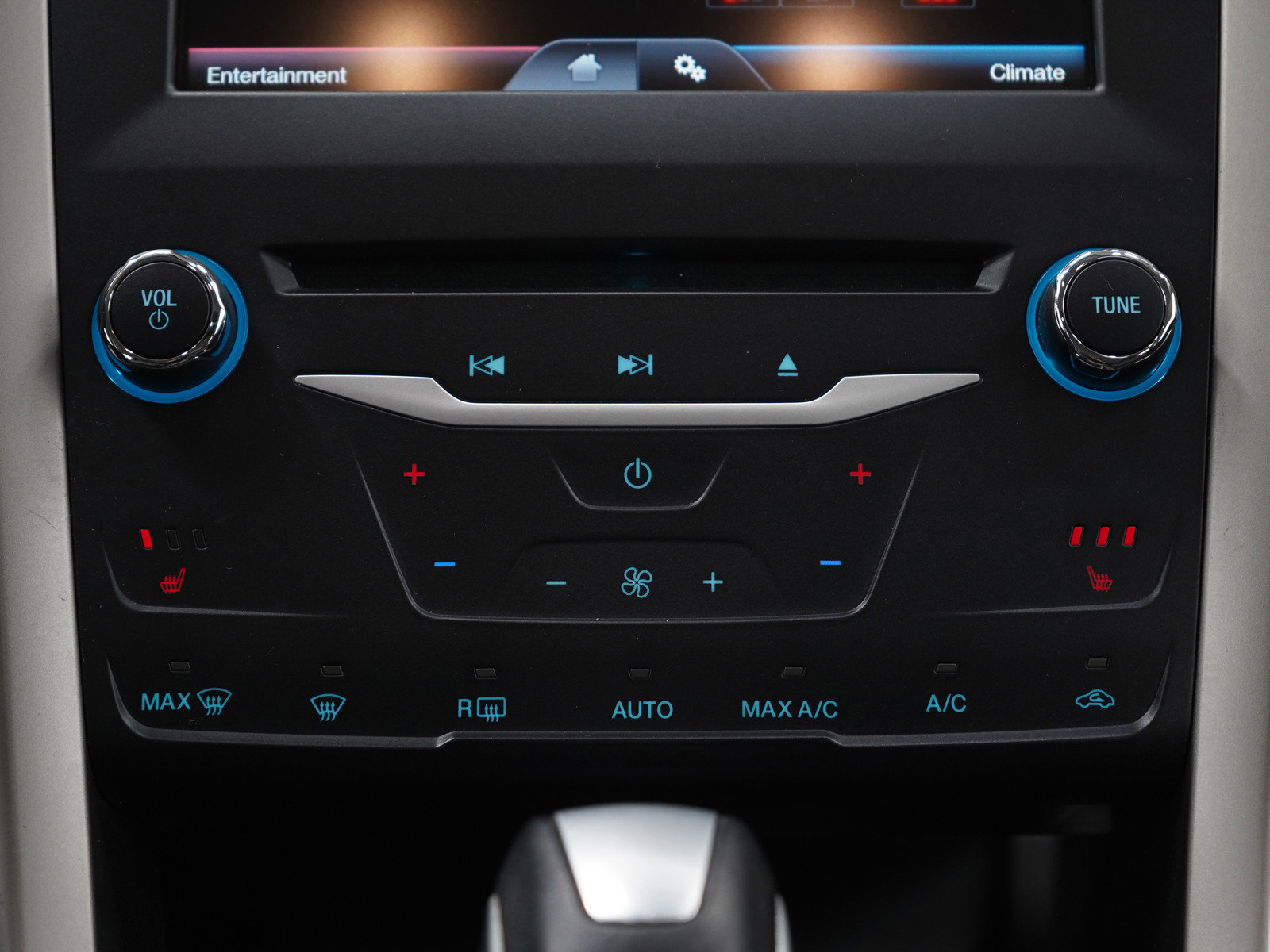 Used 2015 Ford Fusion SE w/ Equipment Group 202A image 16