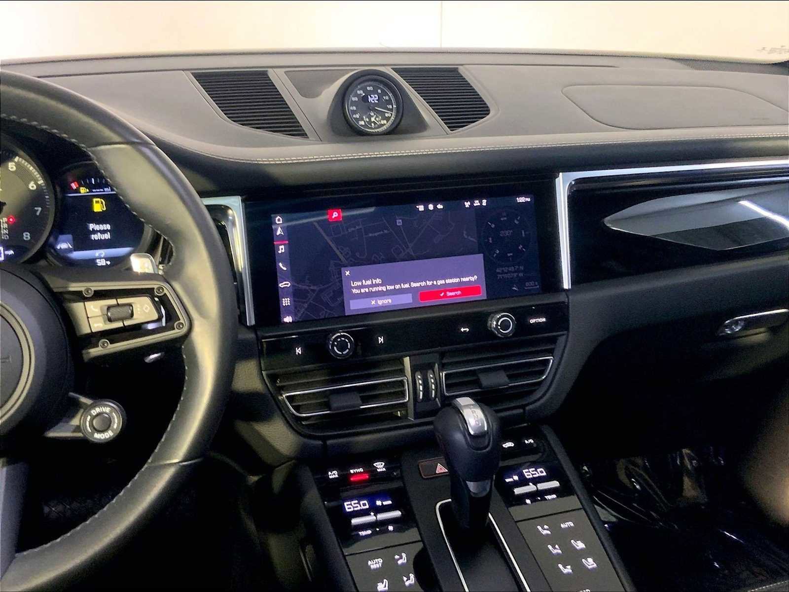 Certified 2023 Porsche Macan Turbo image 16