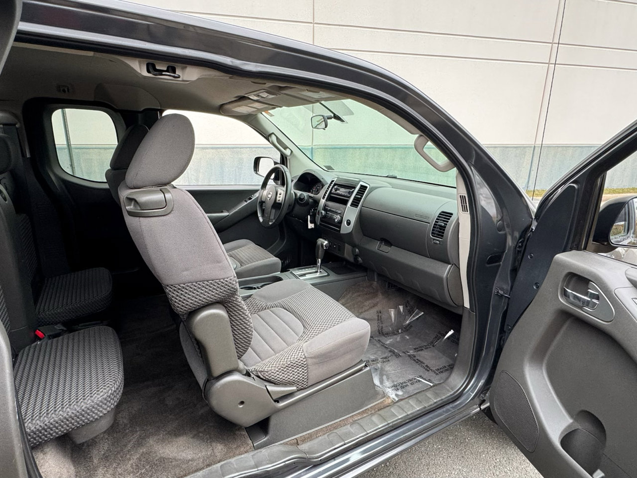 Used 2012 Nissan Frontier SV image 18