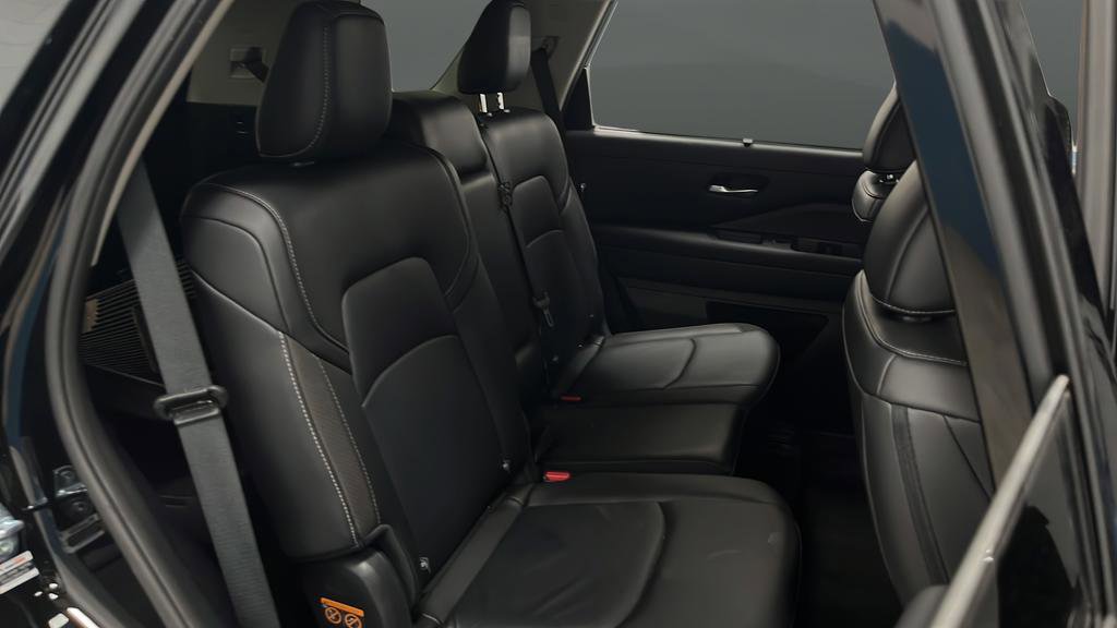 Used 2025 Nissan Pathfinder SL w/ Black Appearance Package FWD image 25