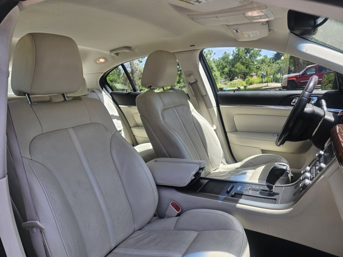 Used 2009 Lincoln MKS AWD image 38