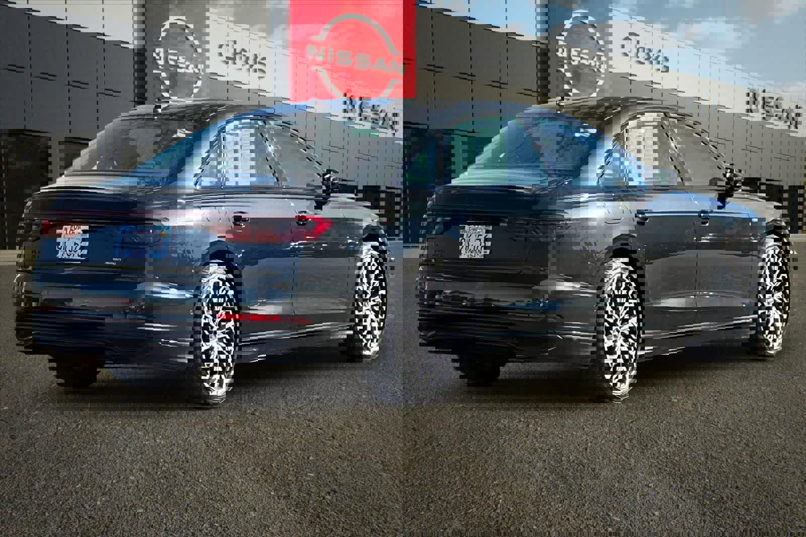 Used 2023 Audi A8 L 3.0T image 3