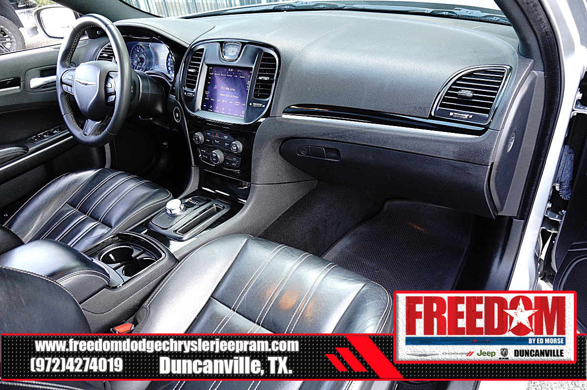 Used 2023 Chrysler 300 S RWD image 12