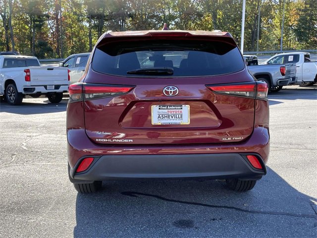 Used 2022 Toyota Highlander XLE image 4