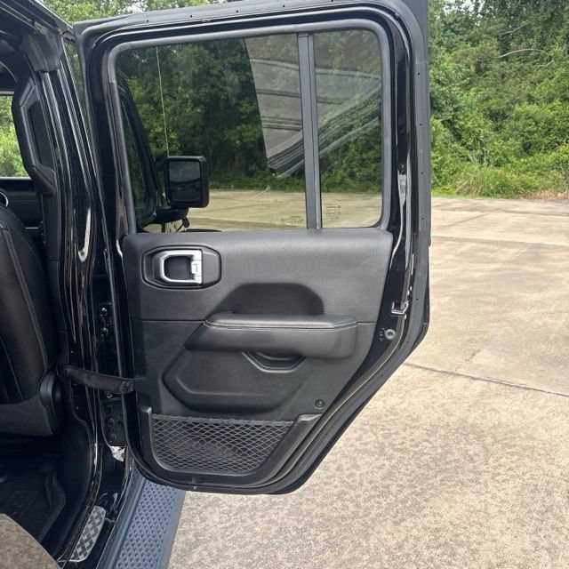 Used 2020 Jeep Gladiator Overland AWD/4WD image 17