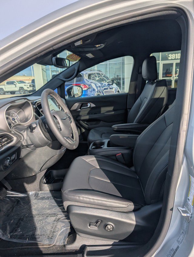 New 2026 Chrysler Pacifica Select image 22
