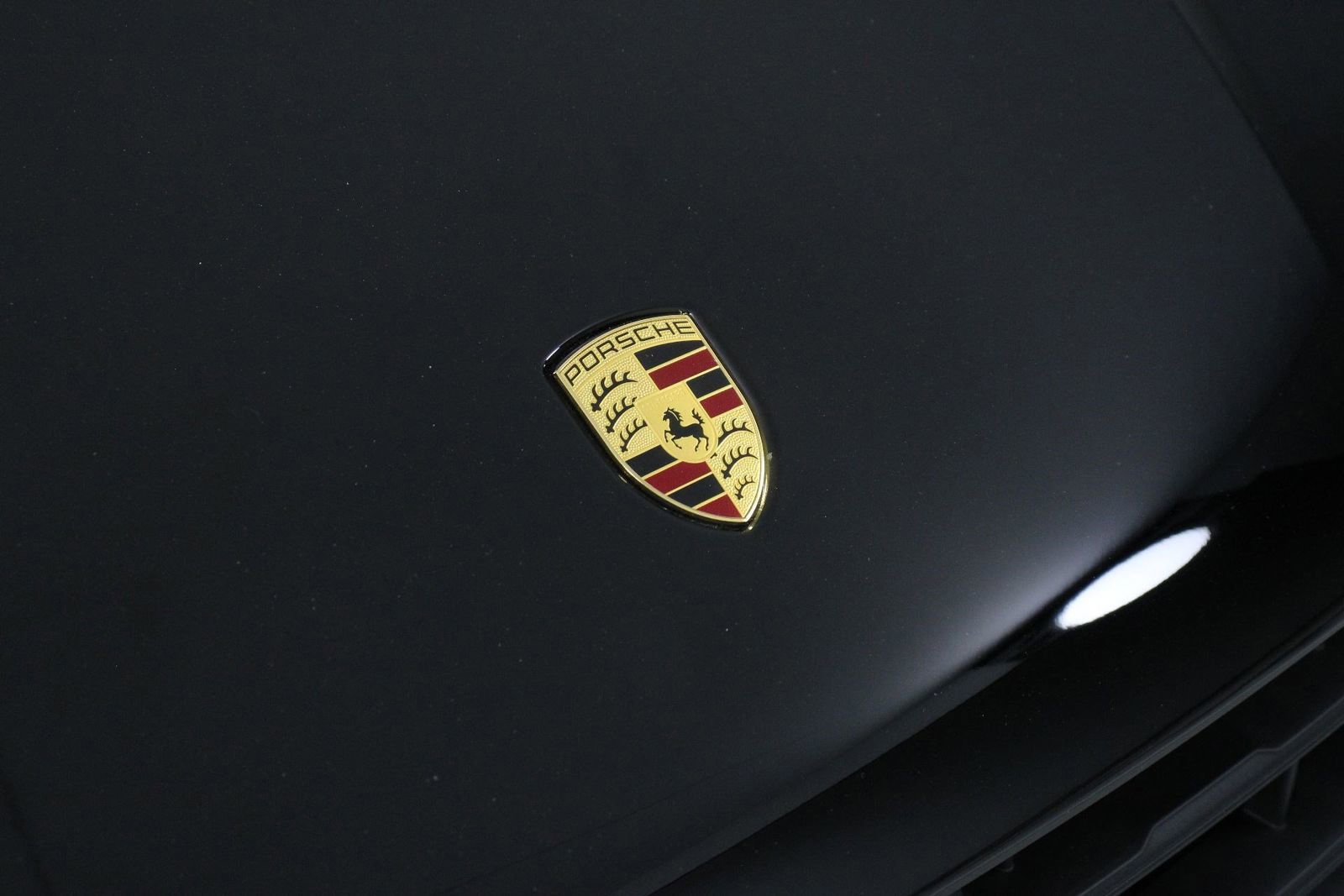 Certified 2025 Porsche Macan AWD/4WD image 29