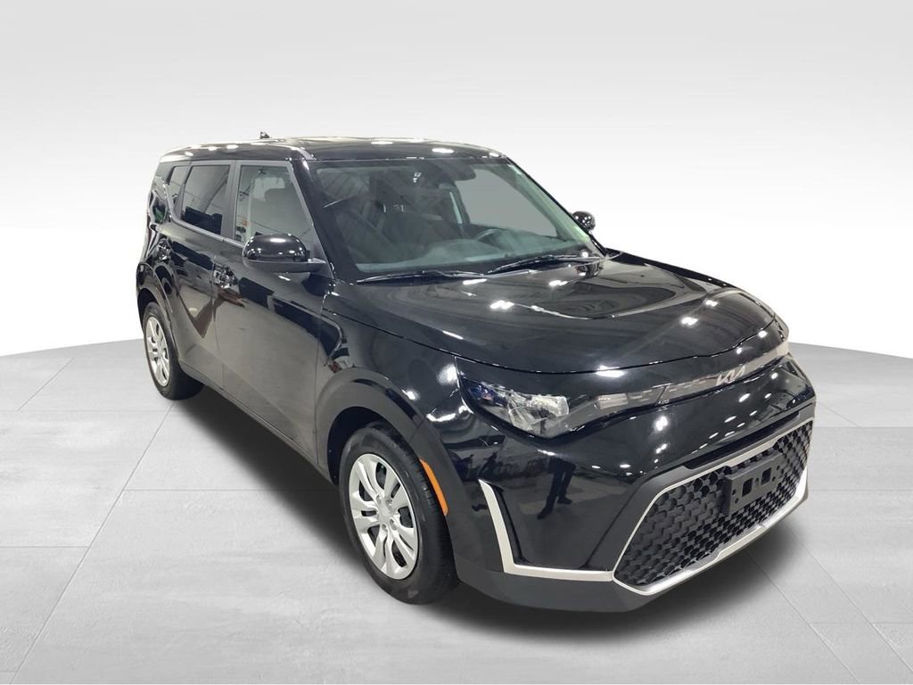 Certified 2023 Kia Soul LX FWD image 4