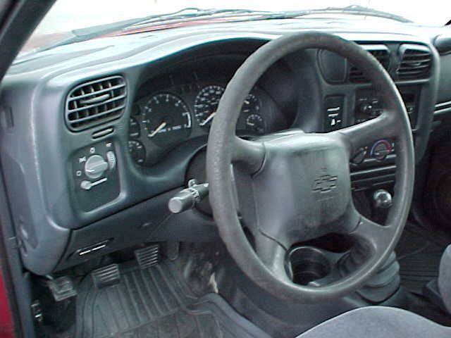 Used 2002 Chevrolet S10 Pickup 2WD Regular Cab image 14