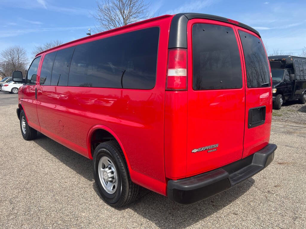 Used 2016 Chevrolet Express 3500 LS image 2