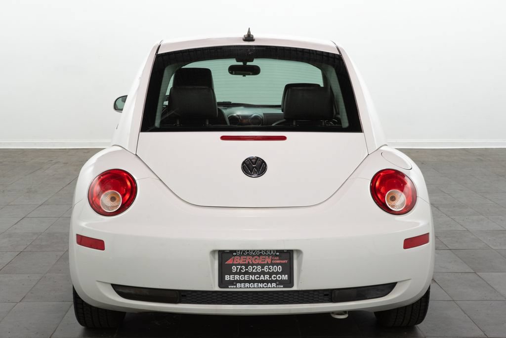 Used 2010 Volkswagen Beetle Coupe FWD image 10