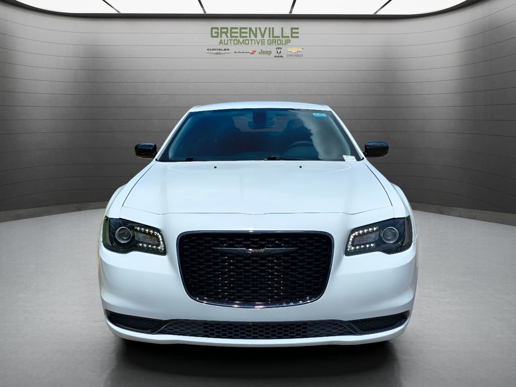 Used 2023 Chrysler 300 Touring w/ Sport Appearance Package image 8