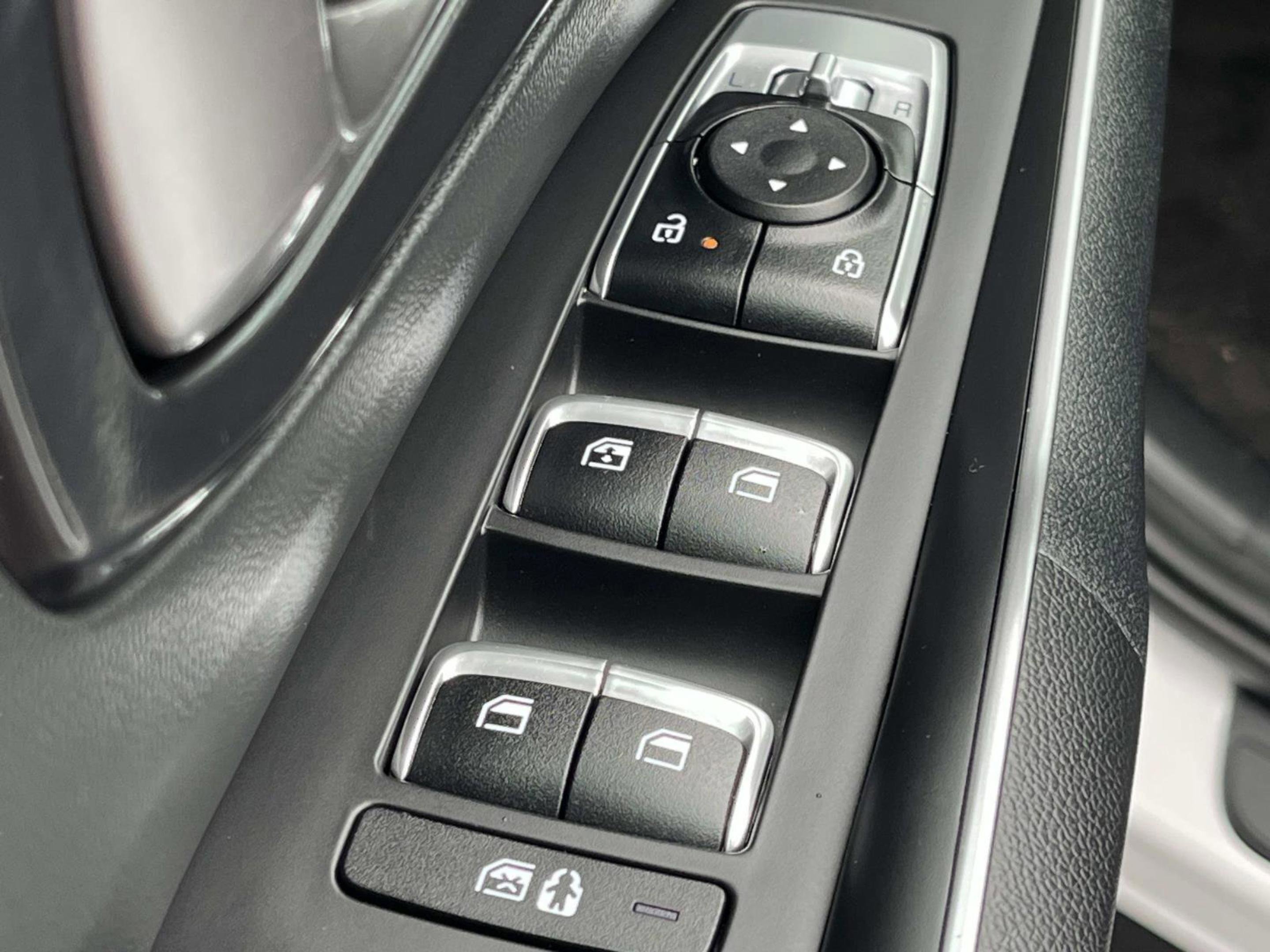 Used 2025 Kia Sorento LX FWD image 25