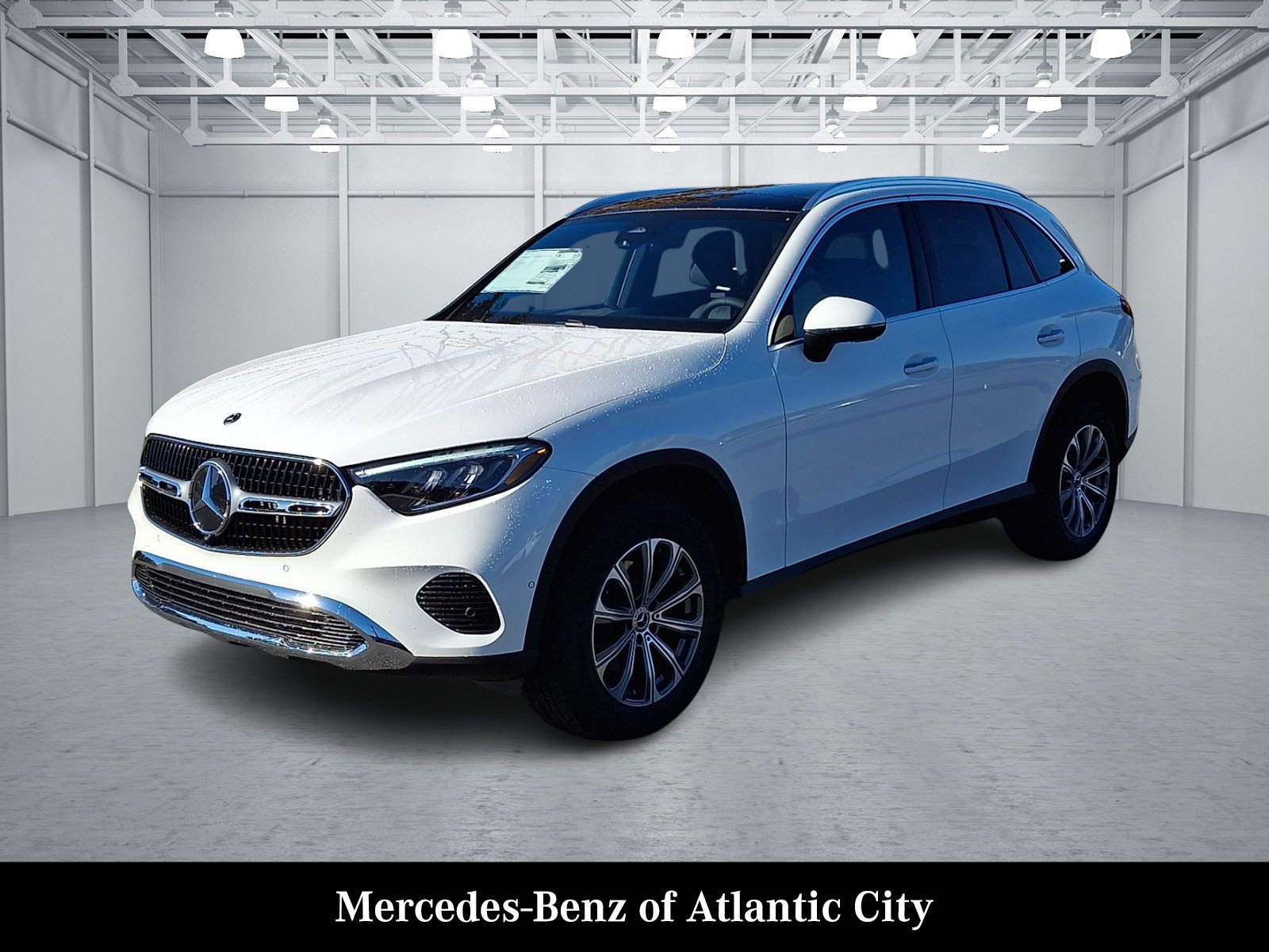 Used 2026 Mercedes-Benz GLC 300 4MATIC image 2