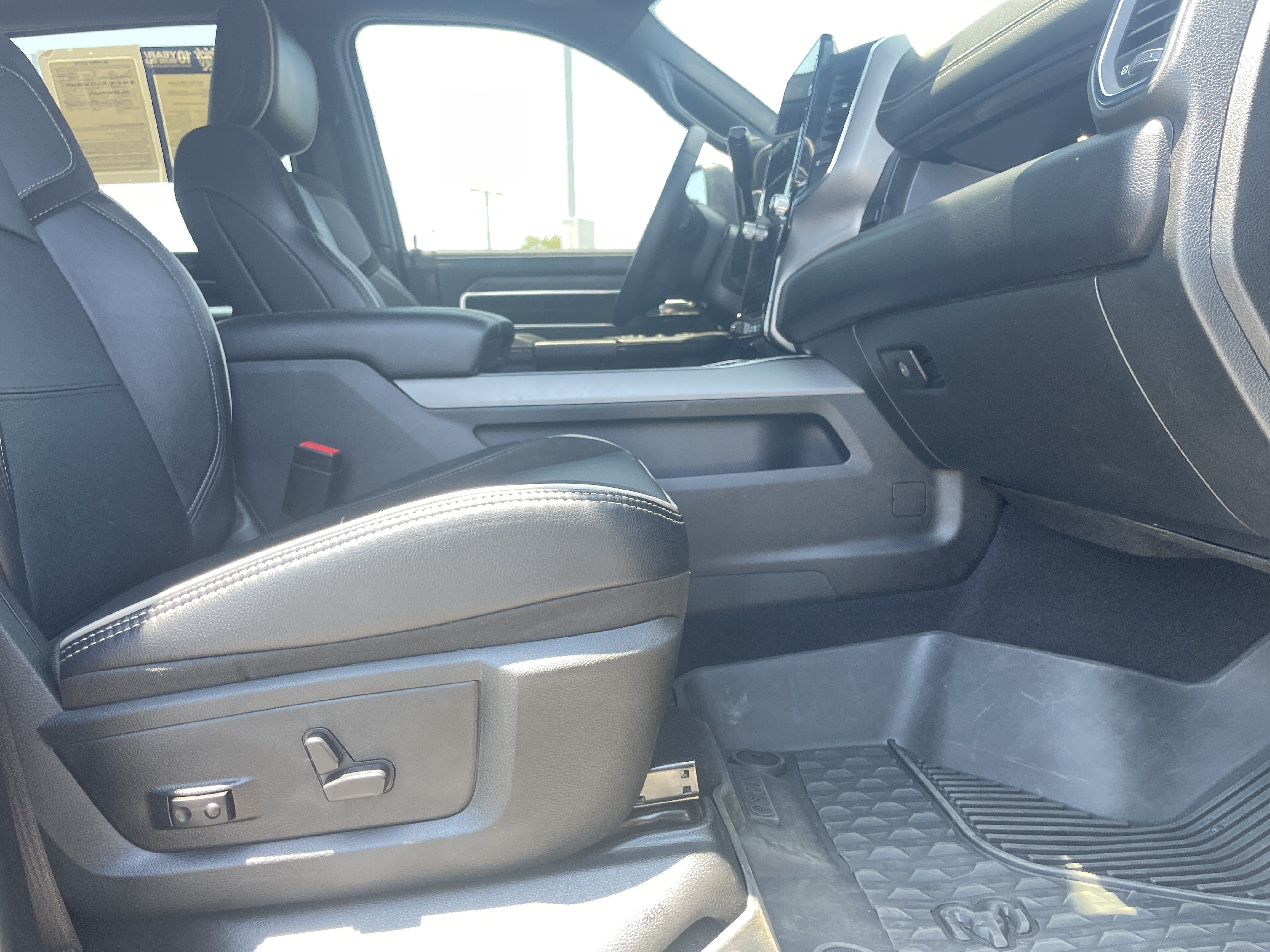 Used 2026 RAM 3500 Laramie AWD/4WD image 31