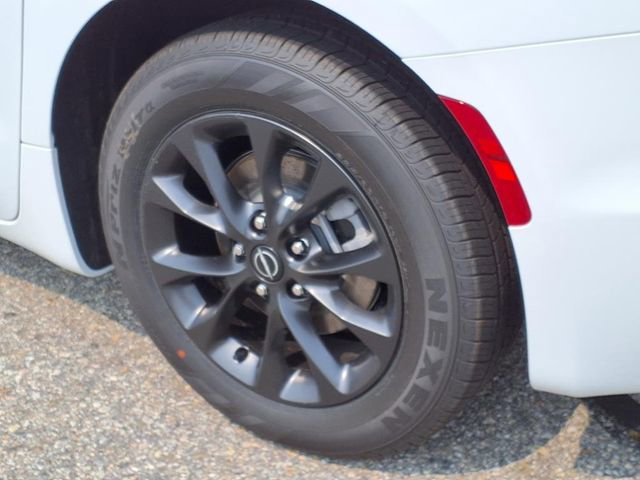 New 2025 Chrysler Pacifica Select w/ Fav Edition Package FWD image 6