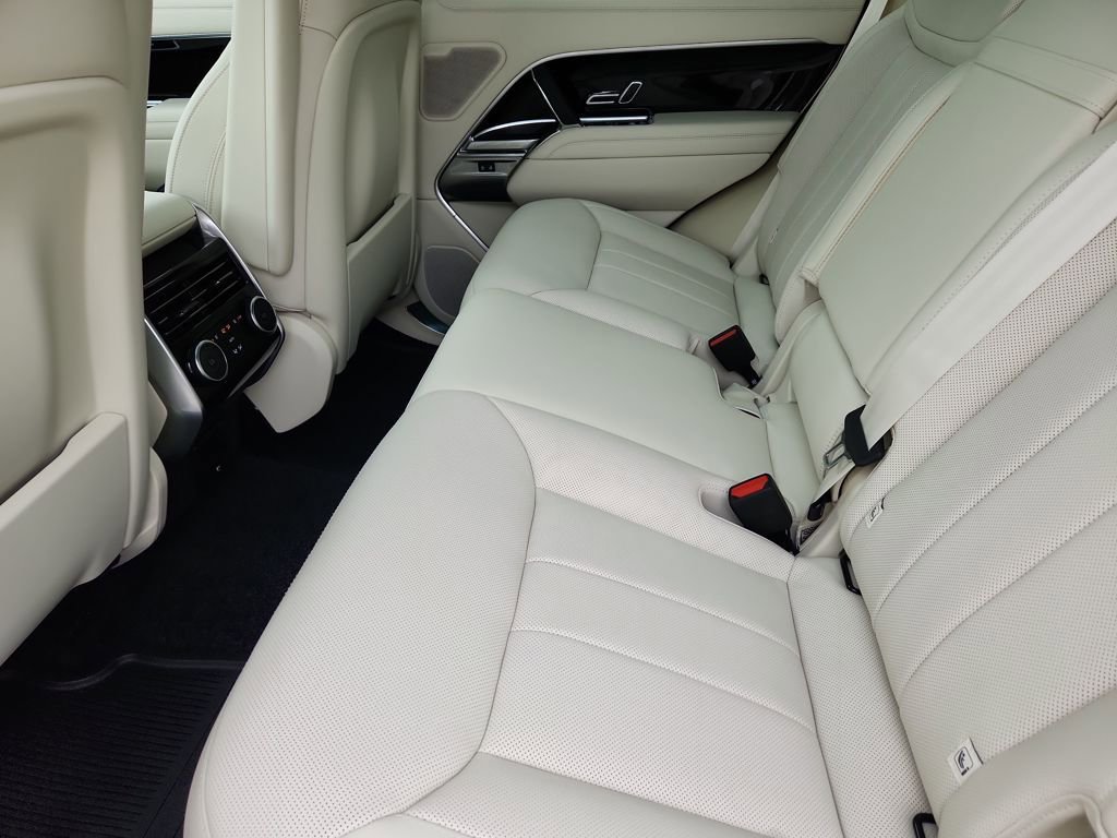 New 2025 Land Rover Range Rover SE image 5