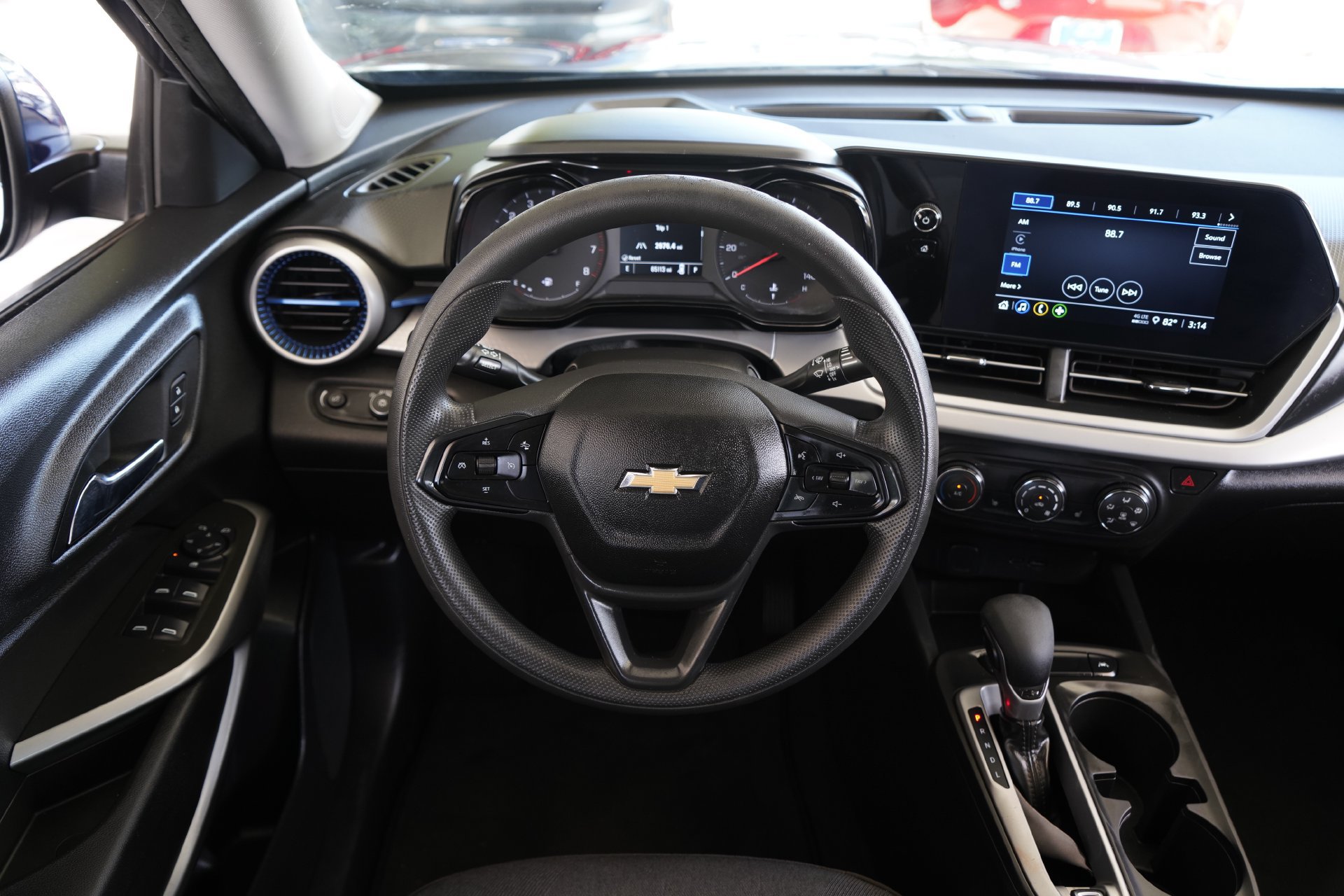 Used 2024 Chevrolet Trax LS w/ LS Convenience Package FWD image 25