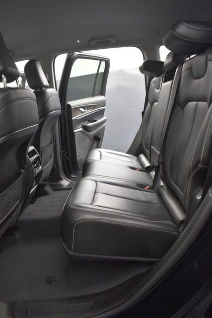 Used 2023 Jeep Grand Cherokee Limited w/ Black Appearance Package AWD/4WD image 10
