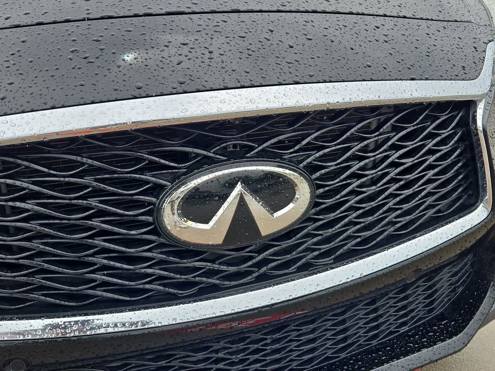 Used 2017 INFINITI QX30 Sport w/ Sport Leather Package FWD image 10