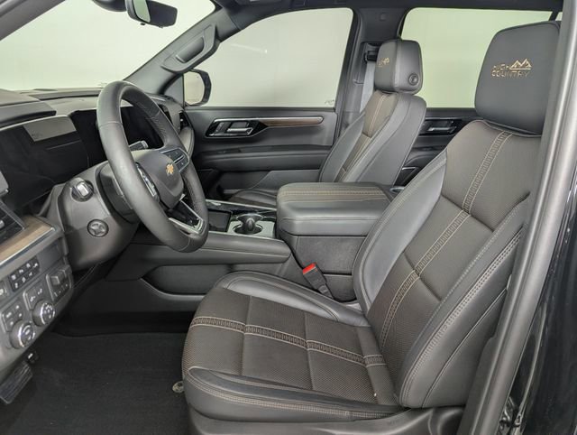 Used 2025 Chevrolet Suburban High Country AWD/4WD image 10