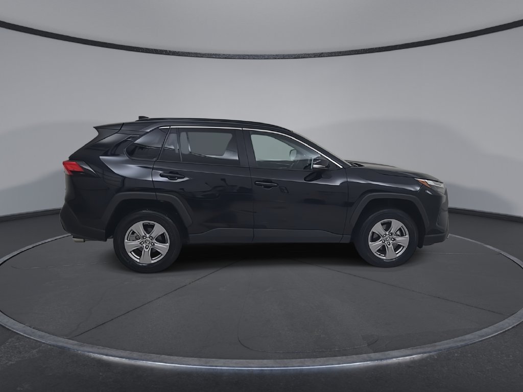Used 2025 Toyota RAV4 XLE AWD/4WD image 17