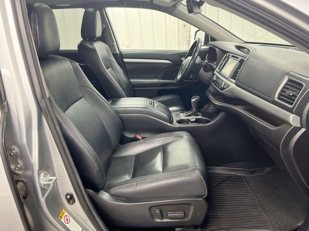Used 2018 Toyota Highlander XLE AWD/4WD image 22